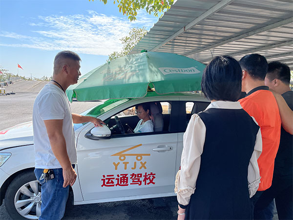 驾校一览